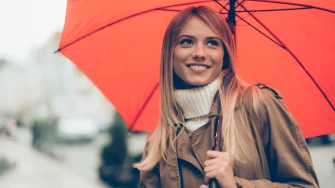Omiljeni brend ima kopiju kultne The Row torbe – crni tote model za svaki dan