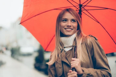 Omiljeni brend ima kopiju kultne The Row torbe – crni tote model za svaki dan