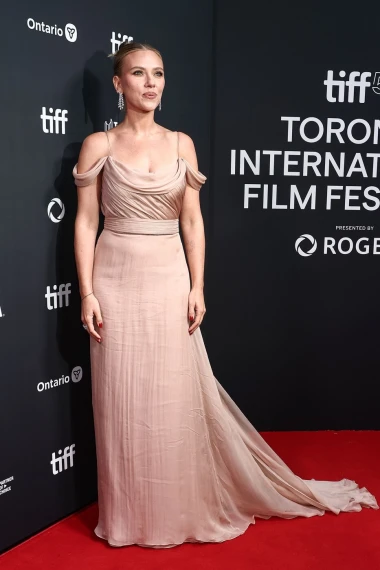 Elegancija u boji šampanjca: Scarlett Johansson u haljini koja je zasjenila sve