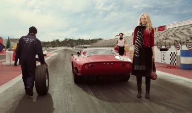 Tommy Hilfiger predstavlja jesensku kampanju 2025: 'The Hilfiger Racing Club'