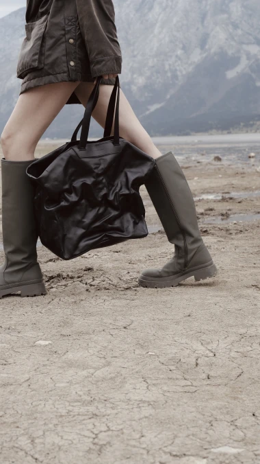 Domaći RAW BAG predstavio novu zgužvanu torbu koja će se svidjeti mnogim ženama