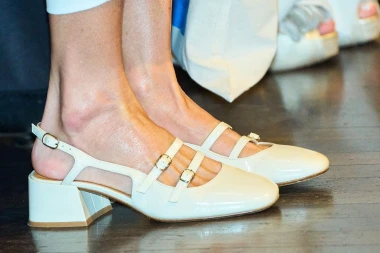 Elegantnu kombinaciju kraljice Letizije zasjenile su šarmantne cipele francuskog stila