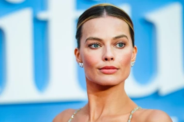 Najljepše glumice današnjice: Margot Robbie i Dakota Johnson 'golim' haljinama ostavile sve bez daha