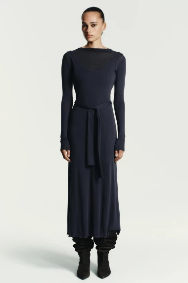 Zara ima jesenske modele midi haljina koje laskaju svakoj figuri
