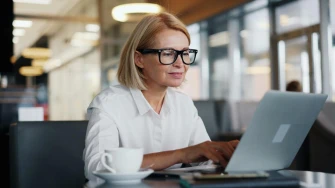 Sve što trebaš znati o menopauzi: Od prvih znakova do terapija