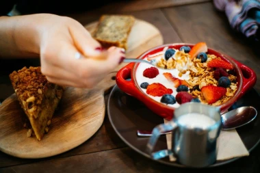 Prehrana za žene iznad 40 godina: Vodič za zdravlje i vitalnost