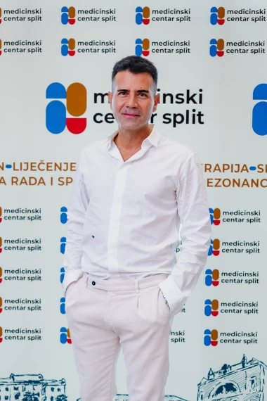 Svečanim otvorenjem na kojem je zapjevao i legendarni Mišo Kovač s radom počeo Medicinski centar Split