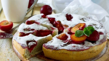 Recept za sočni kolač sa &scaron;ljivama i makom koji će vas jednostavno odu&scaron;eviti