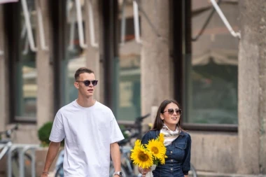 Traper je uvijek dobar izbor: Pogledajte kako modno usklađeni par sa špice nosi bezvremenski materijal