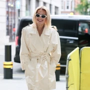 Meri Goldašić, jesi li to ti? Rita Ora u elegantnoj kombinaciji podsjeća na domaću influencericu