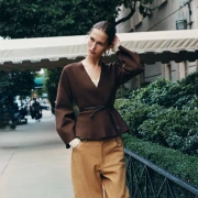 Kardigani su i ove jeseni omiljeni komad, pronašli smo za modele za svaki stil