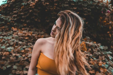 Pojačano opadanje kose u jesen: Kada je normalno, a kada se trebaš zabrinuti?