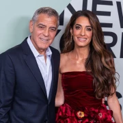 Amal Clooney ukrala je show u cvjetnoj mini haljini na premijeri film u New Yorku