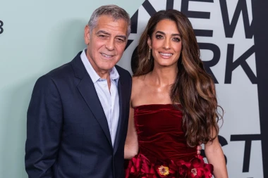 Amal Clooney ukrala show u cvjetnoj mini haljini na premijeri filma u New Yorku