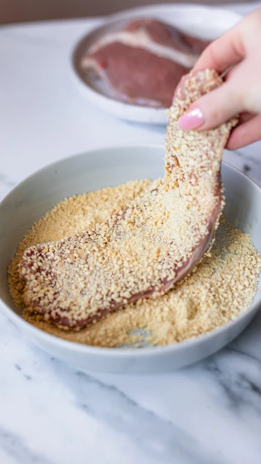 Kad ti se jede domaće, a ne da ti se čistiti: Bečki šnicl i parmigiana gotovi za 20 minuta uz Kotányi Crispy POH