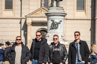 Mladi i zgodni: 4 mušketira na špici privukla sve poglede u ležernim kombinacijama