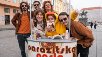 Nina Violić pretvorila Trg bana Jelačića u pozornicu – najavila komediju 'Parazitska posla'
