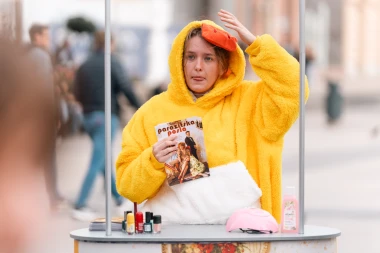 Nina Violić pretvorila Trg bana Jelačića u pozornicu – najavila komediju 'Parazitska posla'