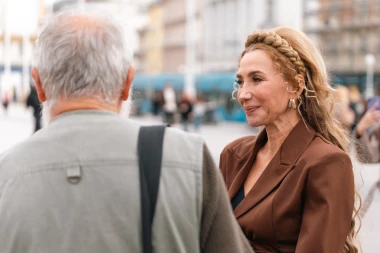 Nina Violić pretvorila Trg bana Jelačića u pozornicu – najavila komediju 'Parazitska posla'