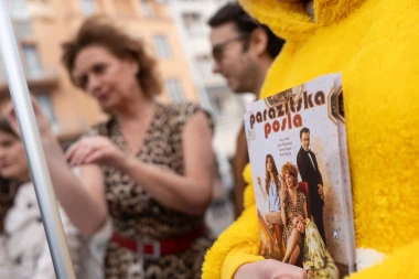 Nina Violić pretvorila Trg bana Jelačića u pozornicu – najavila komediju 'Parazitska posla'