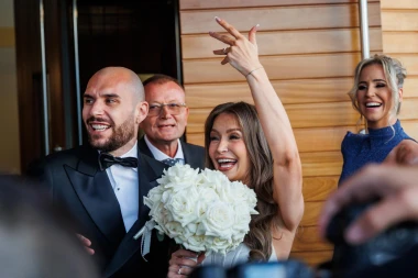 Ivona i hajdukovac Kalik izrekli sudbonosno 'da', raskošna vjenčanica istaknula njezinu ljepotu