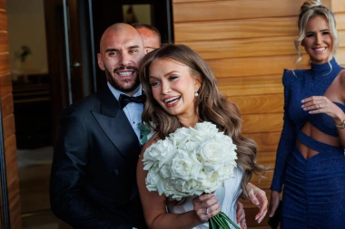Ivona i hajdukovac Kalik izrekli sudbonosno 'da', raskošna vjenčanica istaknula njezinu ljepotu