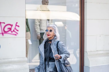 Otkačena kombinacija gospođe iz centra dokaz je da moda ne mora biti dosadna