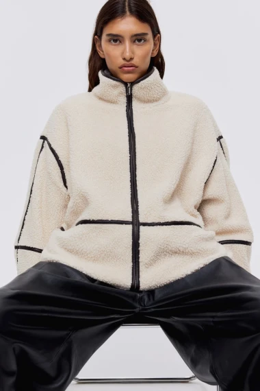 Najslađe i najudobnije: Teddy jakne i kaputi koje želimo u svom ormaru