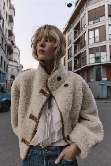 Najslađe i najudobnije: Teddy jakne i kaputi koje želimo u svom ormaru