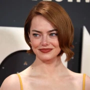 Emma Stone na crvenom tepihu nosila nježnu haljinu i opet potpuno oduševila