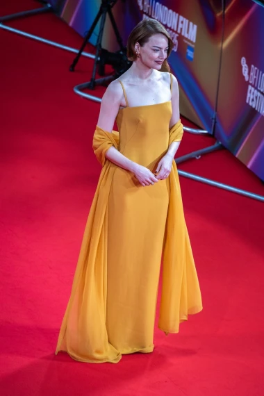 Emma Stone na crvenom tepihu nosila nježnu haljinu i opet potpuno oduševila