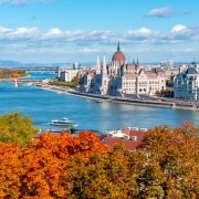 Otkrijte čaroliju jeseni u Budimpešti - od termalnih kupki do skrivenih kafića