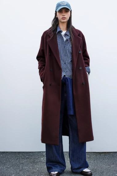 Ove jeseni nosimo bordo: 10 chic kaputa koji osvajaju na prvi pogled