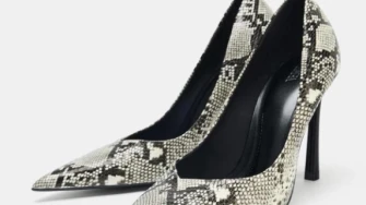 Zmijski uzorak na cipelama i čizmama nosit će žene koje vole odvažno