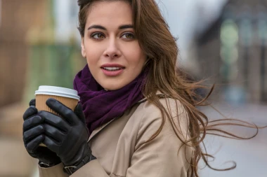 Styling šalova i marama: Vodič za savršen jesenski izgled
