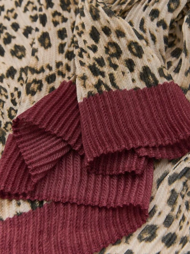 Styling šalova i marama: Vodič za savršen jesenski izgled