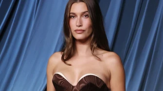 Savršenstvo bez emocije: Hailey Bieber u najhladnijem looku godine