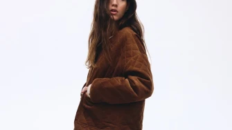 Retro šarm i udobnost: I ove jeseni nosimo komade od samta