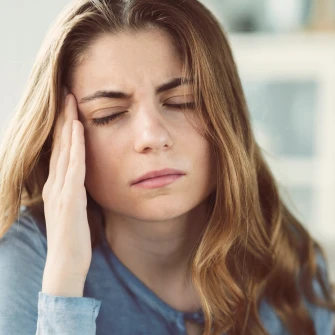 Često te boli glava? Evo zašto se ta neugodnost javlja baš u jesen i kako si možeš pomoći