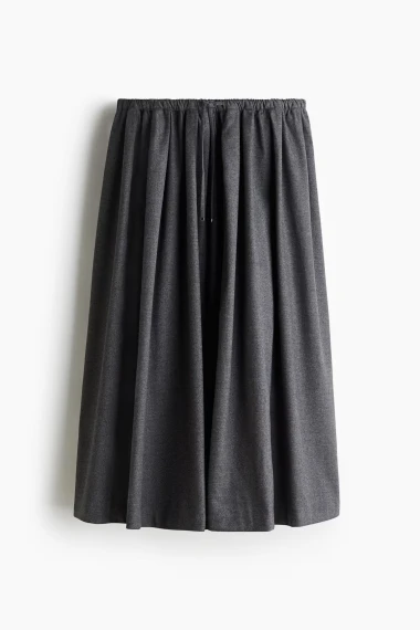 Vječna elegancija sive: Must-have komadi za hladnu sezonu