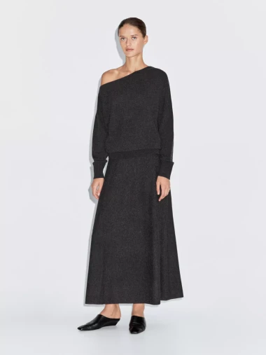 Vječna elegancija sive: Must-have komadi za hladnu sezonu