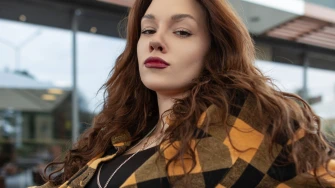 Jesenski favorit: Kako nositi kariranu košulju na moderan način