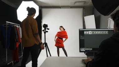 Kamera vidi &scaron;to ogledalo ne otkriva: Vodič za savr&scaron;en makeup za fotografiranje