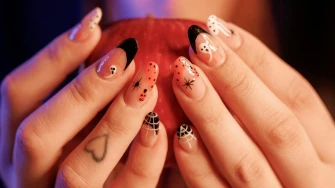 Mračna elegancija na noktima: Inspiracija za Halloween manikure