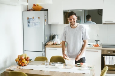 Dnevnik sportaša: Kako živi, jede i uživa zgodni gym trener i nogometaš Karlo