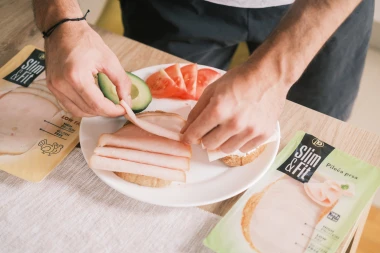 Dnevnik sportaša: Kako živi, jede i uživa zgodni gym trener i nogometaš Karlo