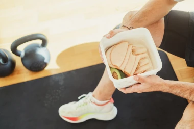 Dnevnik sportaša: Kako živi, jede i uživa zgodni gym trener i nogometaš Karlo