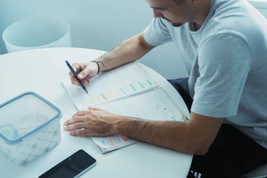 Dnevnik sportaša: Kako živi, jede i uživa zgodni gym trener i nogometaš Karlo