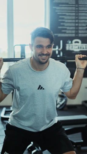 Dnevnik sportaša: Kako živi, jede i uživa zgodni gym trener i nogometaš Karlo