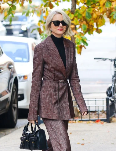 Naomi Watts u top odijelu sezone: Slavna plavuša potvrdila - smeđa je nova crna